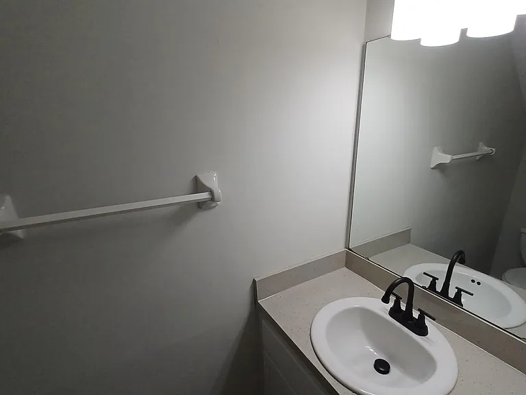 1201 Douglas St #4 — Photo 10