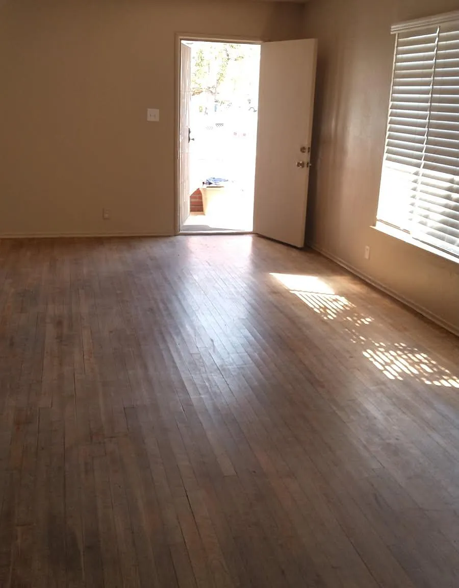 2 bed, 900 sqft, $1,350 — Photo 2
