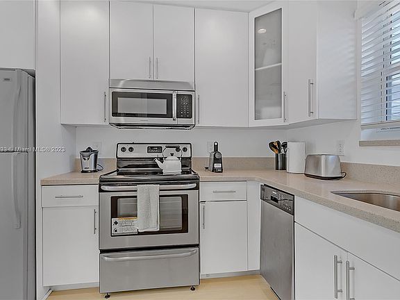 3rd image of 798 Crandon Blvd APT 44-B