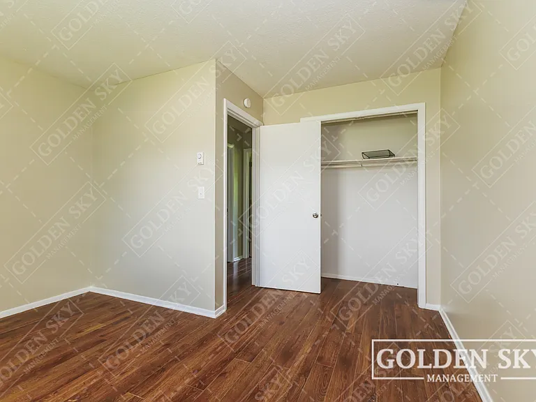 212 S Keystone Cir #212 — Photo 5