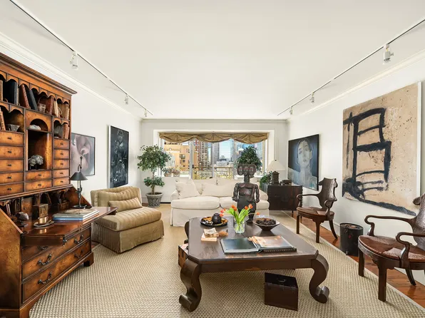 150 East 69th Street image 2 of 14