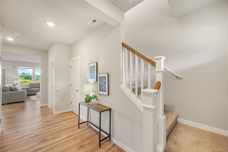 3rd image of 1001 SW Pendleton Way