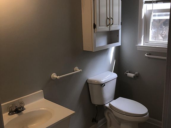 Bathroom with full shower/bathtub