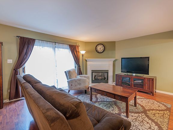 3rd image of 15947 Blackwater Ct