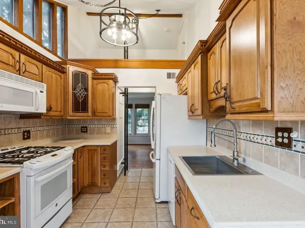 1224 Simmons Dr, Rockville, MD 20851