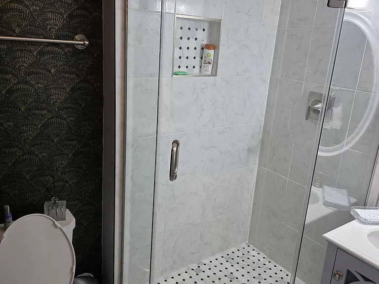 8360 Greensboro Dr #924 — Photo 12