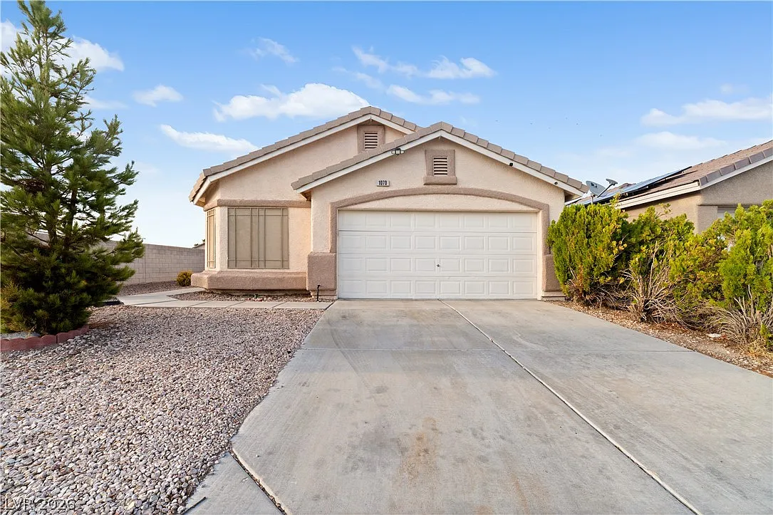 4 bed, 2.0 bath, 1409 sqft, $1,995 — Photo 1