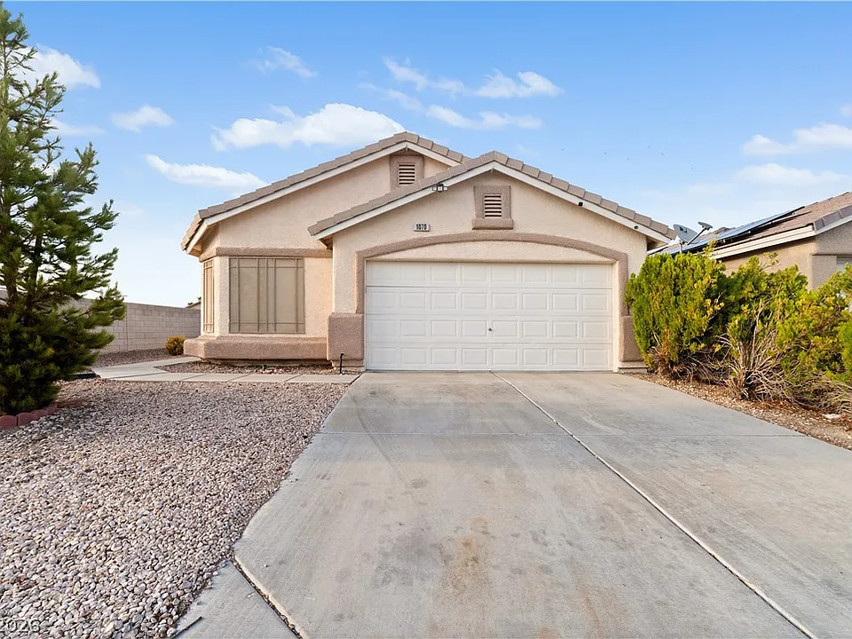 1070 Ashwood Bay Ave