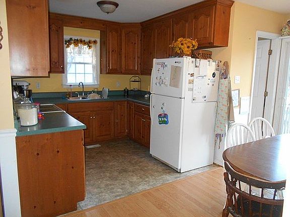 3rd image of 58 Forest Acres Ln