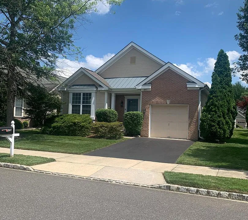 207 Devon Ln
