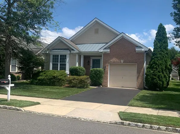 207 Devon Ln, Hainesport, NJ 08036