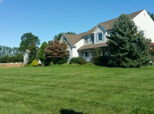 3 Pleasant View Manor Rd, Pittstown, NJ 08867