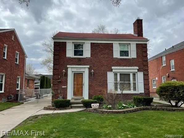 2127 Van Antwerp St, Grosse Pointe Woods, MI 48236