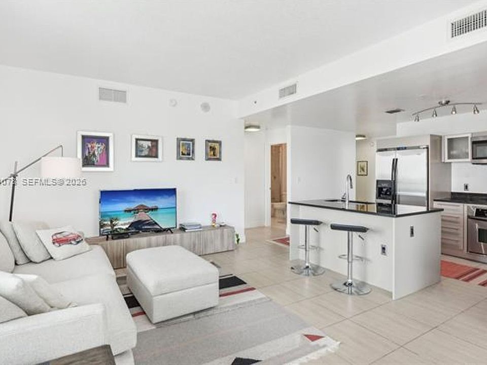 1st image of 1900 N Bayshore Dr APT 1511