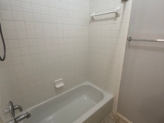 4th image of 3404 Hidden Valley Dr