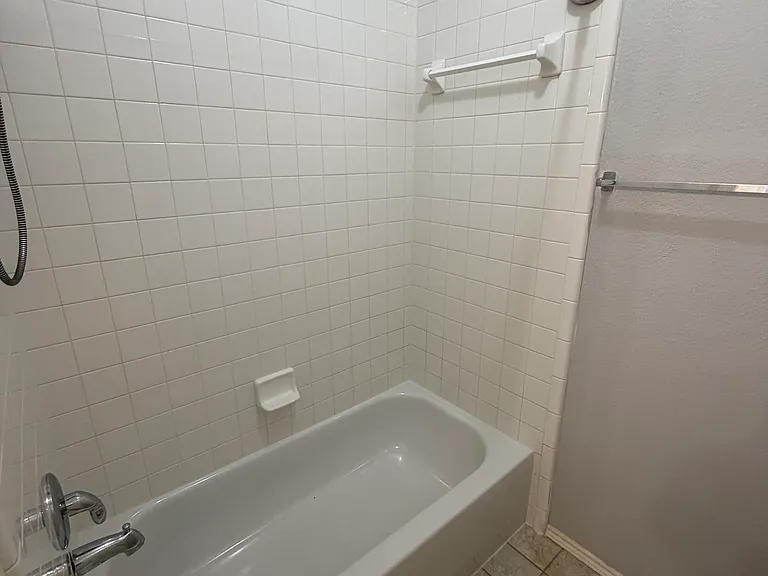 3404 Hidden Valley Dr — Photo 5