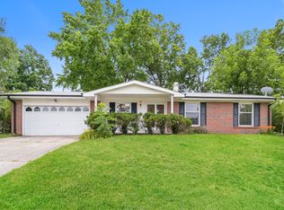 18 Lee Ct, Saint Charles, MO 63301