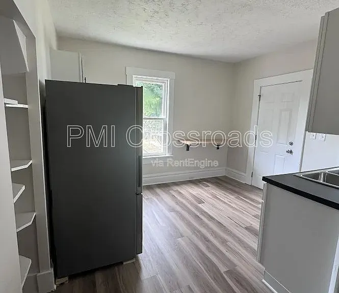 472 Sumner St #1 — Photo 7