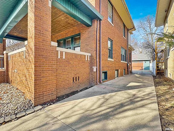 4th image of 1709 W Barker Ave