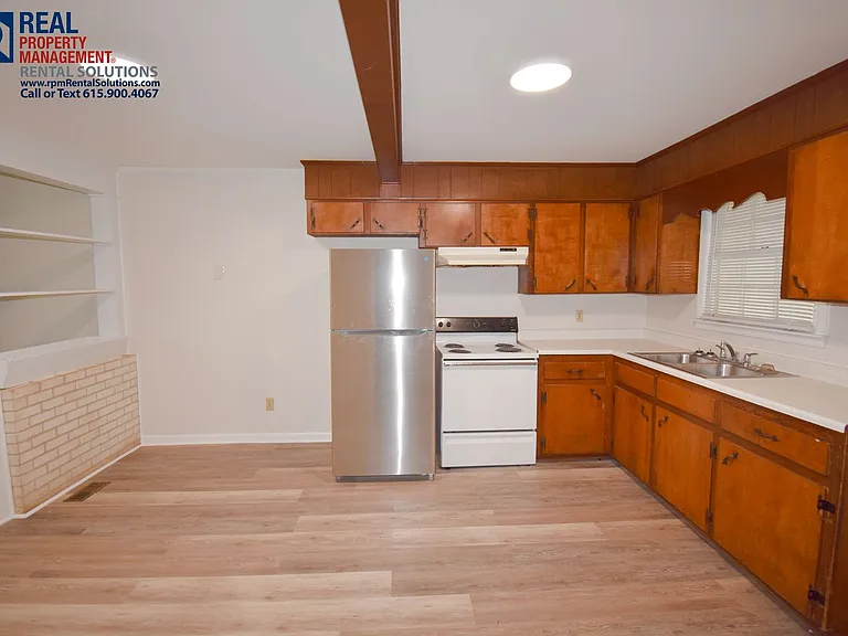 1513 Lakeshore Dr — Photo 5