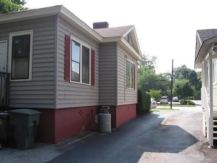 206 Mills Ave — Photo 2