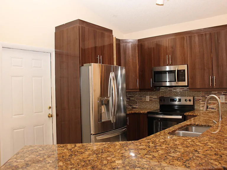 7705 Forest Green Ln — Photo 16