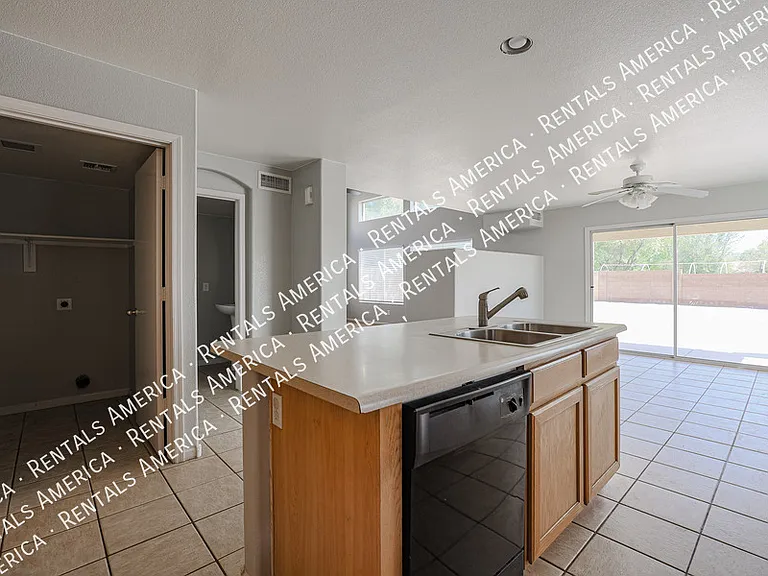 7441 W Fleetwood Ln — Photo 15