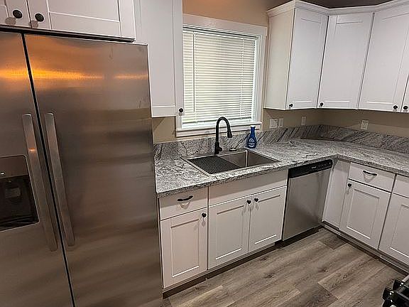 5th image of 679 Sunset Way