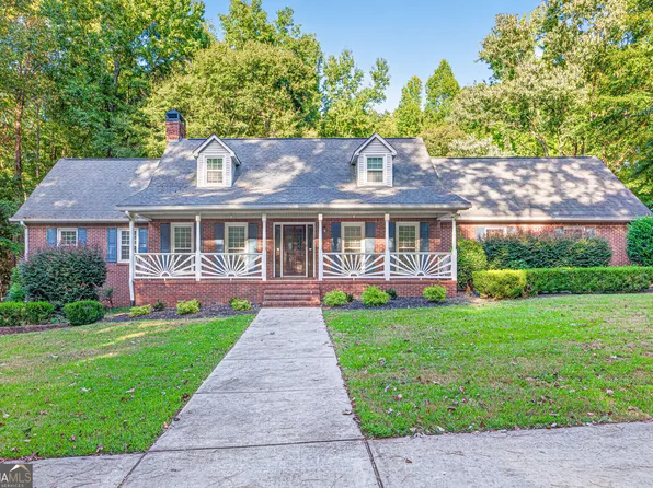 94 Deer Creek Trl, Hoschton, GA 30548