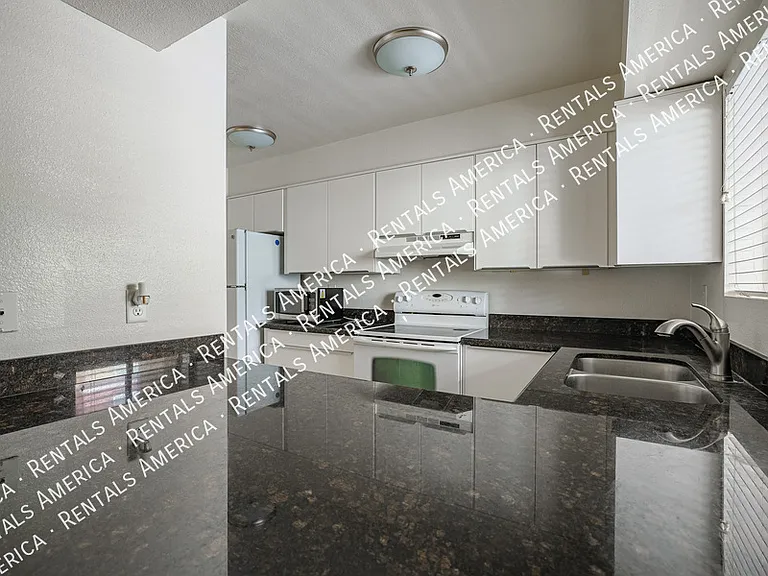 1014 E Spence Ave #108 — Photo 5