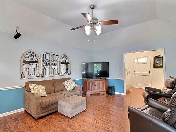 4th image of 273 Staircase Dr