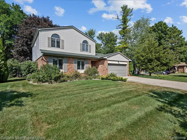 1413 Ogden Dr, Troy, MI 48083