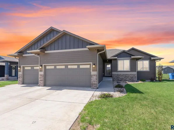 611 Brannon Dr, Harrisburg, SD 57032