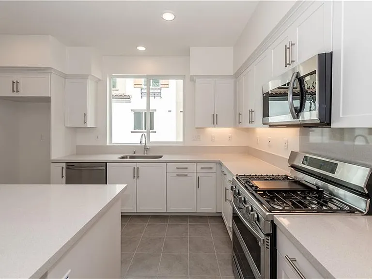 2317 W Broadway #32 — Photo 7