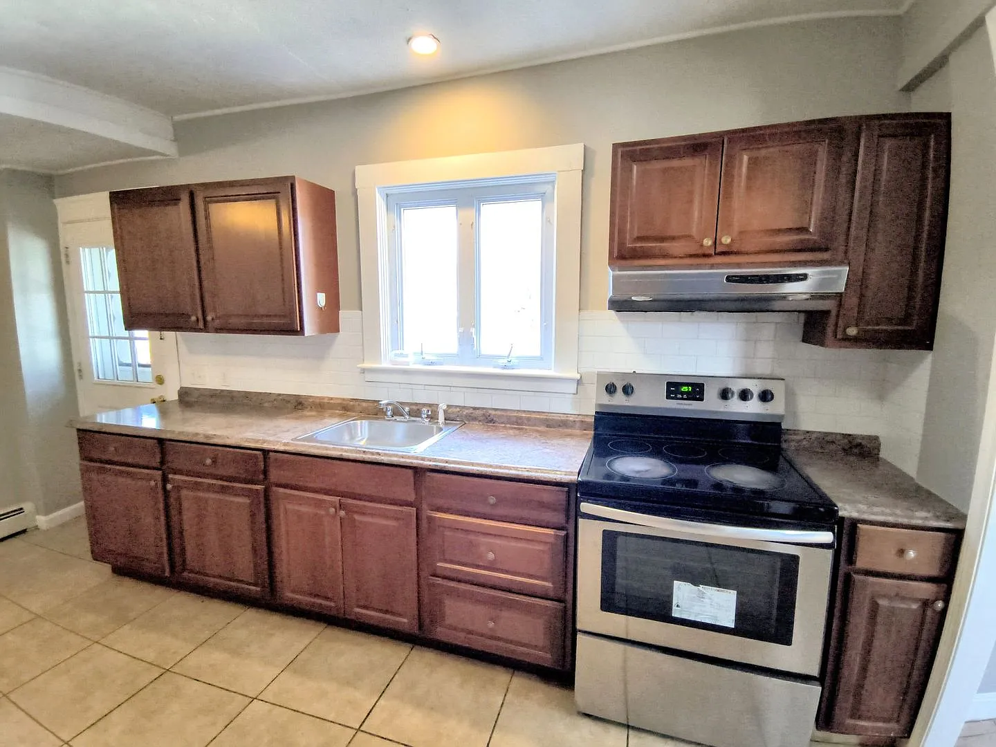 Cranston/Eden Park Four Bed Duplex - $3,150 — Photo 2