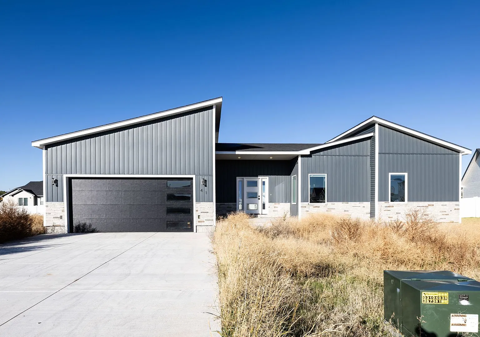 Modern Luxury 3 Bed/2 Bath House In Rigby — Photo 1