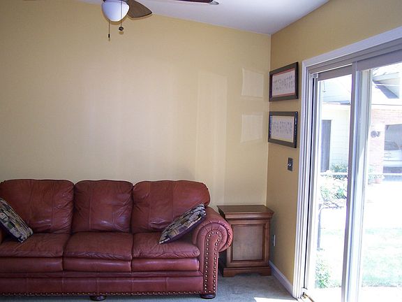 Den/Family Room 13 x 10