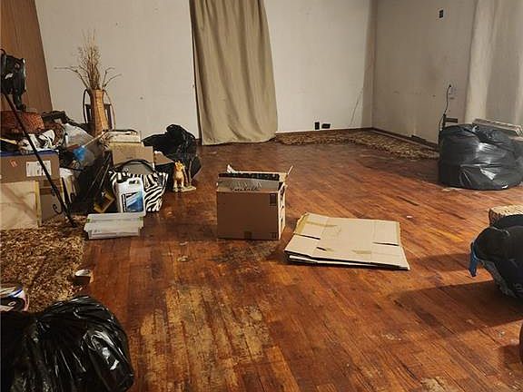 3rd image of 3833 Ruby Ave