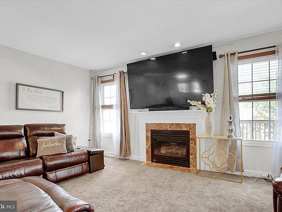 4th image of 1024 Ithica St