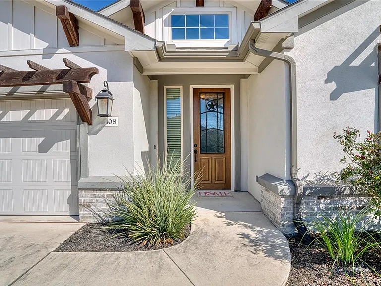 108 Strata Dr — Photo 2