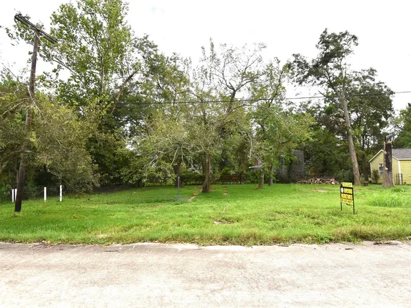 2722 47th St, Dickinson, TX 77539