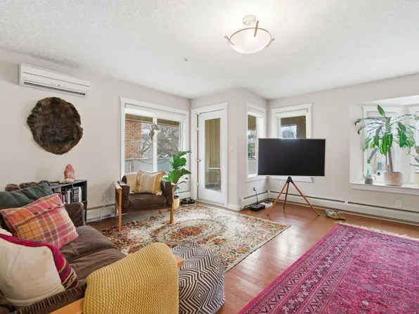 10235 116th St NW #201, Edmonton, AB T5K 1W3