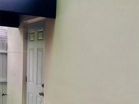 7901 SW 26th St, Miami, FL