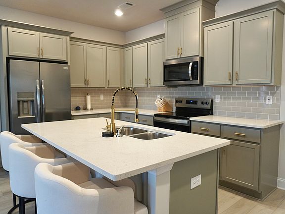 3rd image of 1093 Primrose Dr