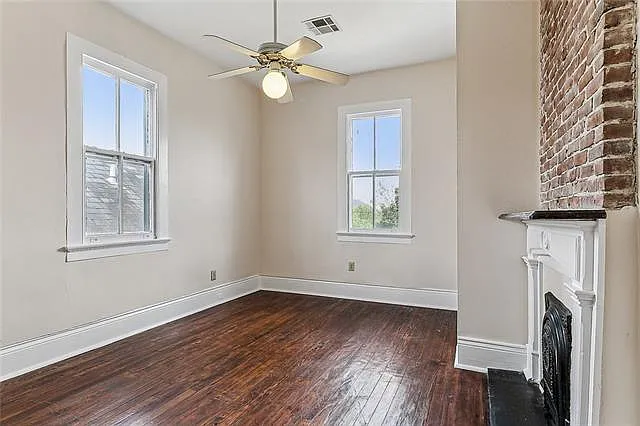 133 N Clark St — Photo 8