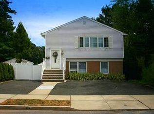 684 Edgewood Pl, North Brunswick, NJ 08902