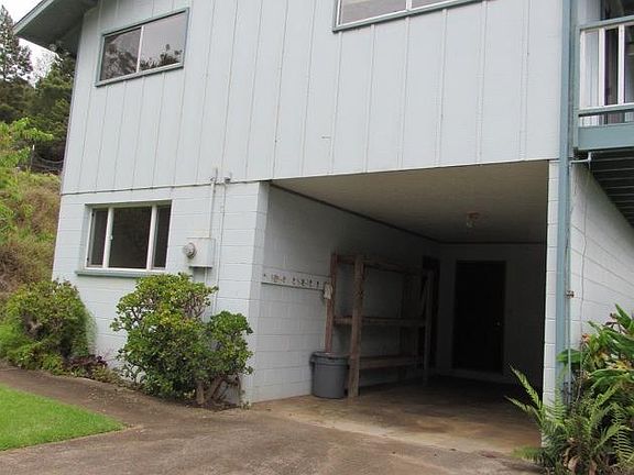 carport for tenant's use; separate laundry room