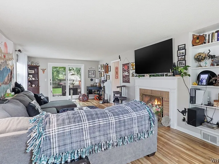 16 Paramount Pkwy — Photo 7