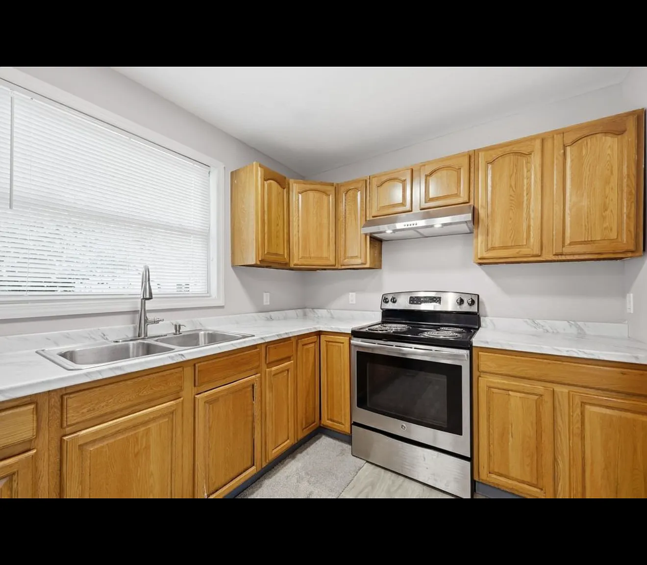 3 bed, 1.5 bath, 1100 sqft, $2,000 — Photo 4