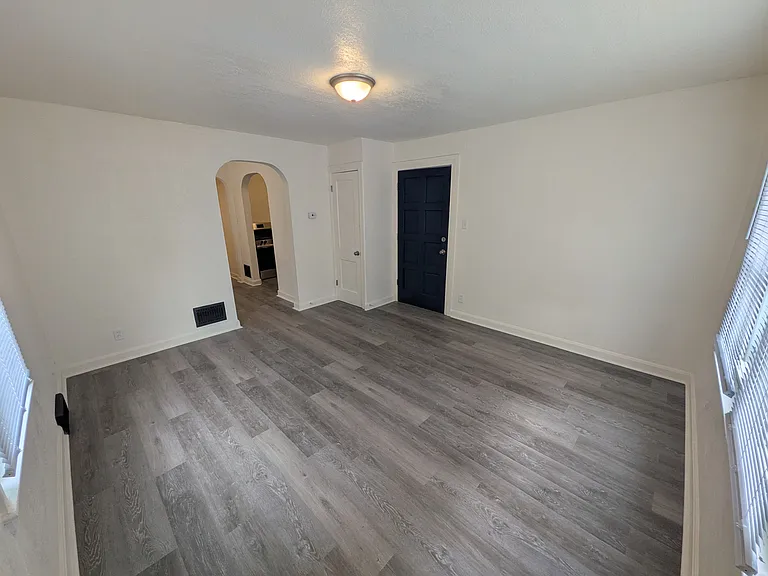 1733 SW Central Park Ave #1 — Photo 2